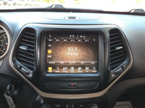 Used 2017 Jeep Cherokee Latitude w/ Cold Weather Group image 54