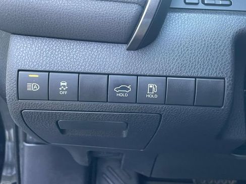 Used 2019 Toyota Camry SE FWD image 21