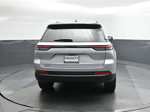 New 2025 Jeep Grand Cherokee Laredo image 8