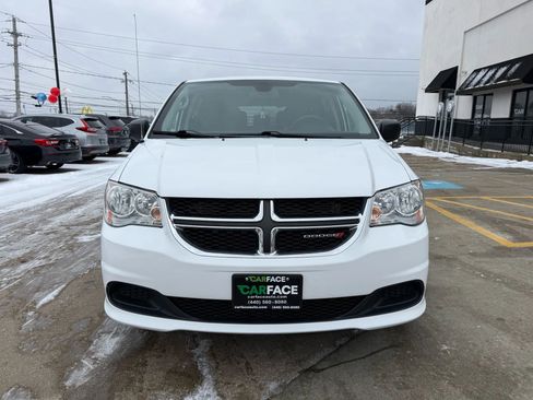 Used 2019 Dodge Grand Caravan SE w/ UConnect Hands-Free Group image 4