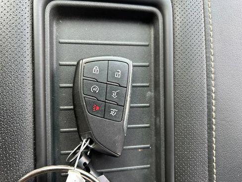 Used 2024 GMC Yukon XL SLT w/ SLT Premium Package RWD image 38