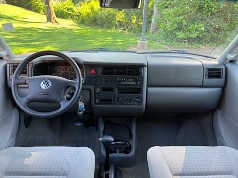 Used 2003 Volkswagen Eurovan MV FWD image 11