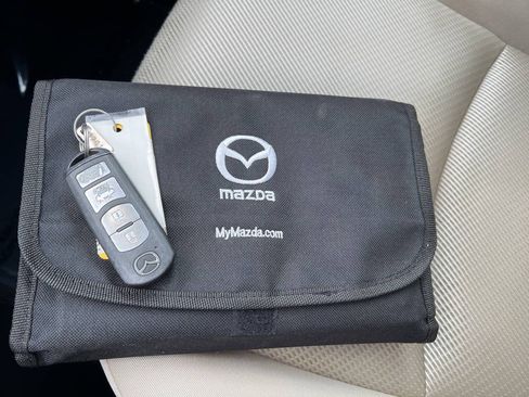 Used 2017 MAZDA MAZDA3 Sport FWD image 21