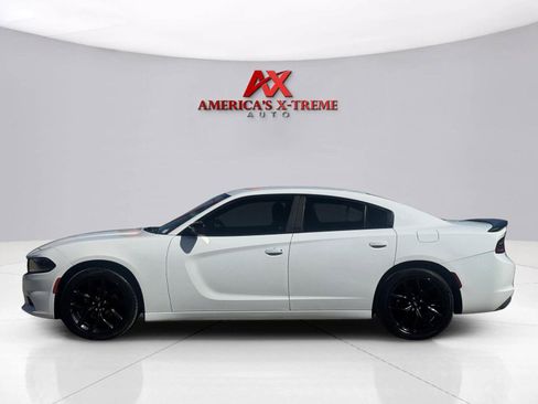 Used 2019 Dodge Charger SXT w/ Blacktop Package RWD image 2