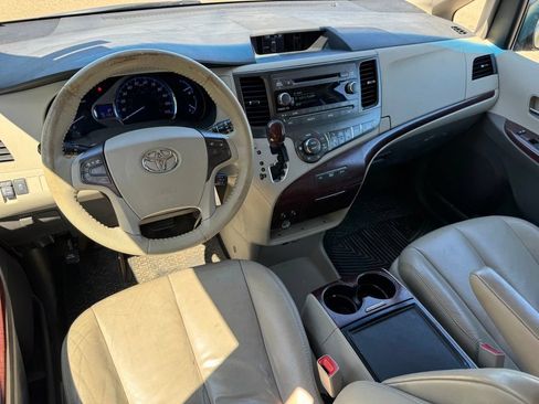 Used 2012 Toyota Sienna XLE AWD/4WD image 7