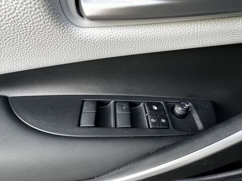 Used 2025 Toyota Corolla SE image 14