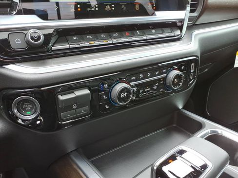 Certified 2026 Chevrolet Silverado 1500 High Country w/ High Country Premium Package AWD/4WD image 18