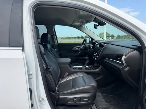Used 2019 Chevrolet Traverse LT w/ LT Premium Package AWD/4WD image 11