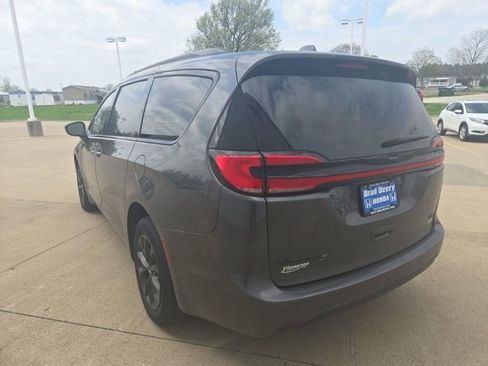 Used 2021 Chrysler Pacifica Touring w/ Cold Weather Group AWD/4WD image 5