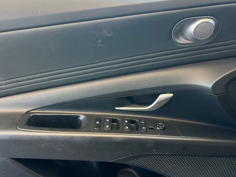 Used 2025 Hyundai Elantra SEL FWD image 11