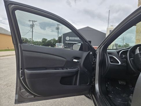 Used 2013 Dodge Avenger SXT w/ Rallye Appearance Group FWD image 4