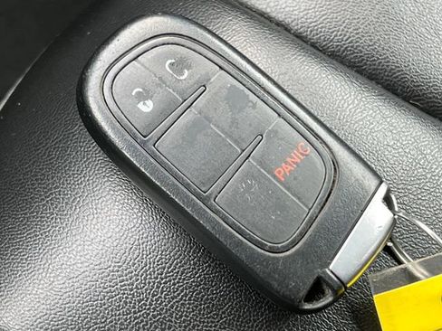 Used 2019 Jeep Cherokee Latitude Plus AWD/4WD image 30