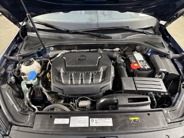 Used 2018 Volkswagen Passat 2.0T R-Line w/ R-Line Lighting Package FWD image 27
