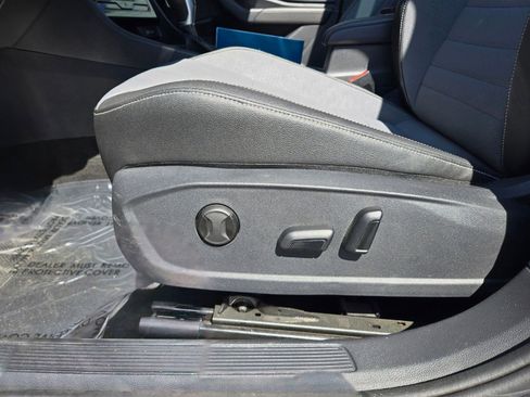 Used 2025 Volkswagen Jetta SE image 23