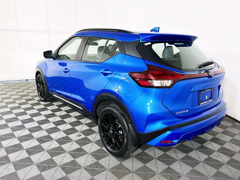 Used 2023 Nissan Kicks SR w/ SR Premium Package FWD image 5