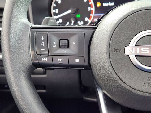 Used 2023 Nissan Rogue SV FWD image 18