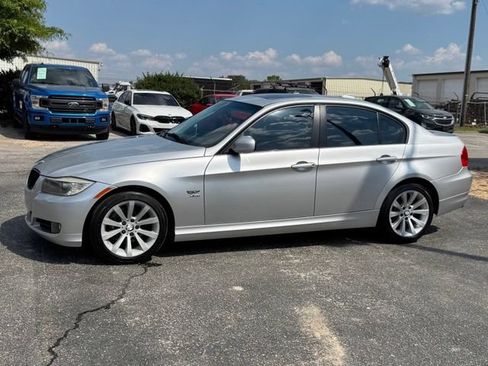 Used 2011 BMW 328i xDrive Sedan AWD/4WD image 4