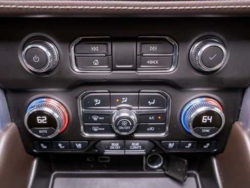 Used 2022 GMC Yukon SLT w/ SLT Premium Package AWD/4WD image 21