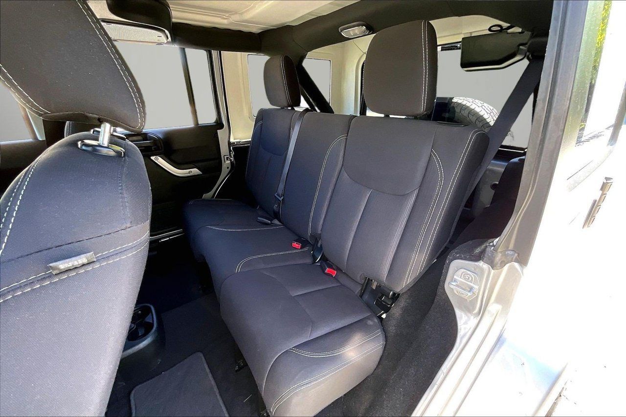 Certified 2018 Jeep Wrangler Unlimited Sahara AWD/4WD image 18