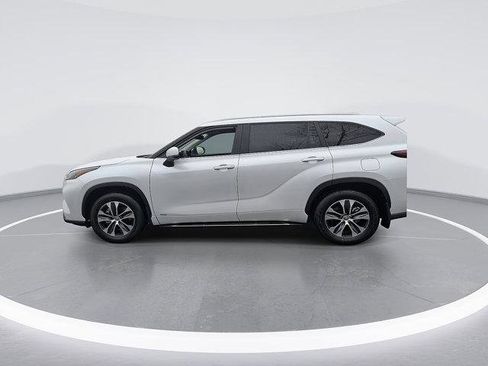 Certified 2026 Toyota Highlander XLE image 7