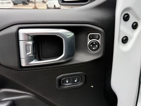 Used 2024 Jeep Wrangler Unlimited Rubicon AWD/4WD image 24