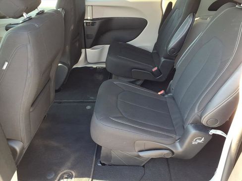 Used 2023 Chrysler Voyager LX image 21