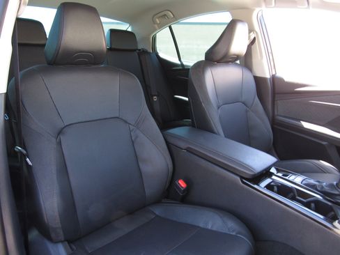 Used 2025 Toyota Camry XLE FWD image 10