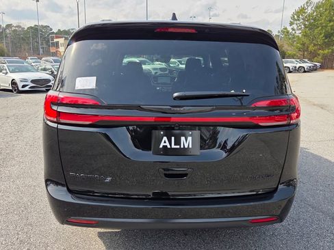 New 2026 Chrysler Pacifica Limited w/ S Appearance Package image 12