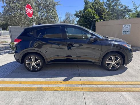 Used 2021 Honda HR-V EX-L image 4