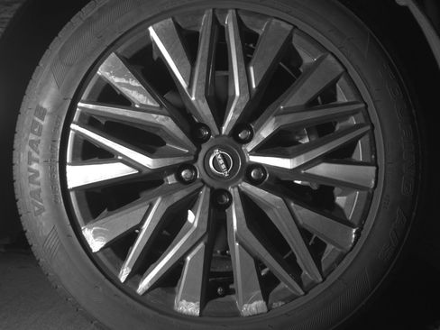 Used 2025 Nissan Altima 2.5 SV image 13