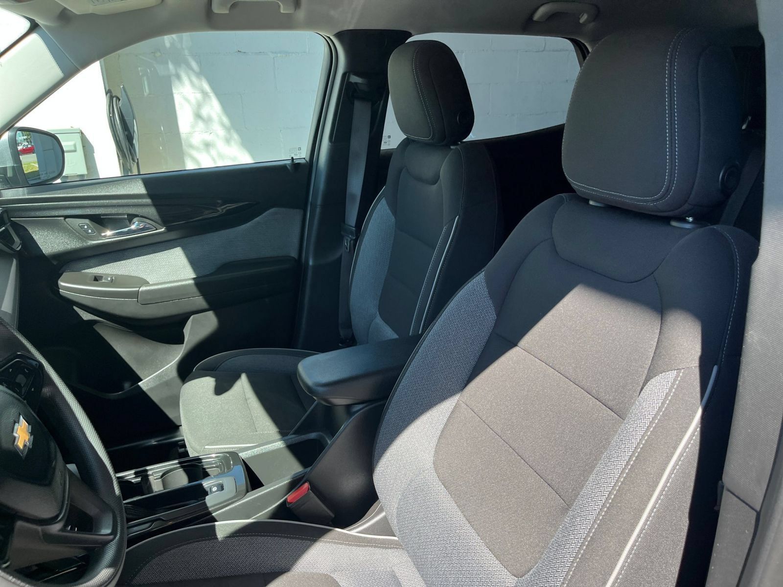 Used 2025 Chevrolet TrailBlazer LT FWD image 36