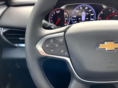 Used 2023 Chevrolet Traverse High Country FWD image 24