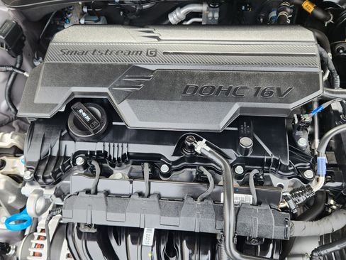 Certified 2025 Hyundai Elantra SEL image 18