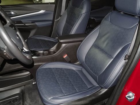 Used 2023 Chevrolet Bolt EUV LT w/ Convenience Package image 20