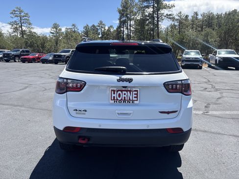 Used 2025 Jeep Compass Trailhawk w/ Trailhawk Convenience Group AWD/4WD image 9