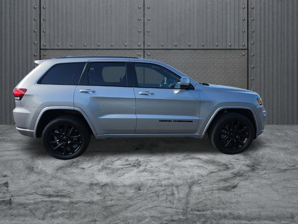 Used 2021 Jeep Grand Cherokee Laredo X AWD/4WD image 8