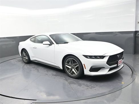 Used 2024 Ford Mustang Coupe image 9