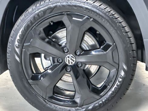 New 2025 Volkswagen Taos SEL image 24