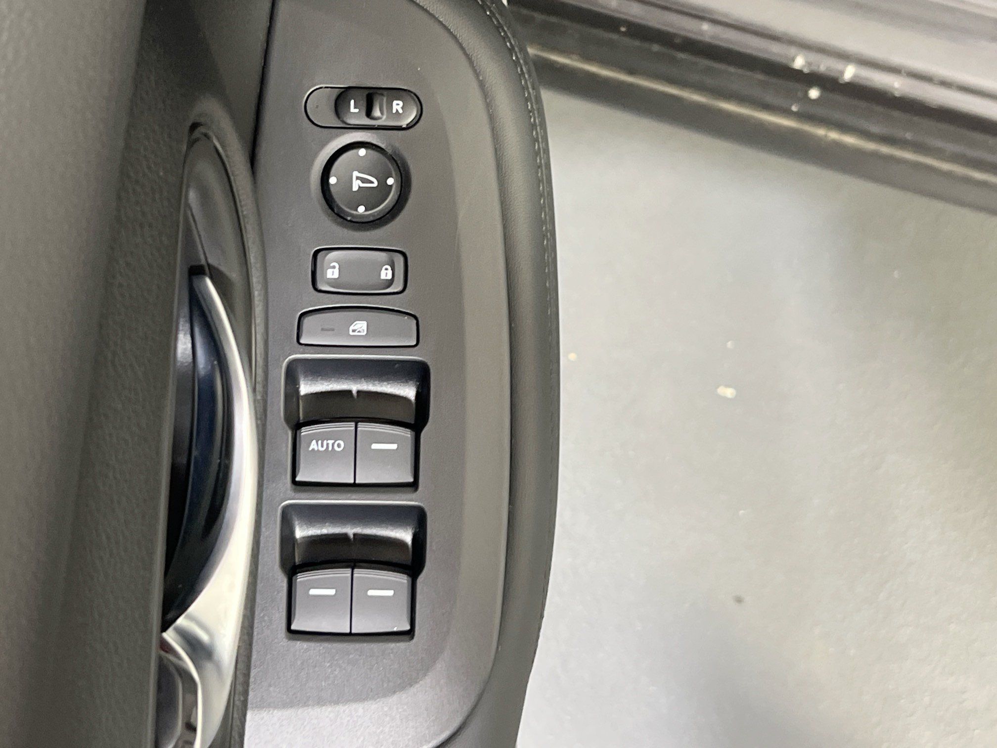 Used 2025 Honda HR-V LX image 17