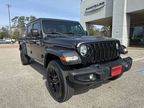 Certified 2022 Jeep Gladiator Sport AWD/4WD image 1