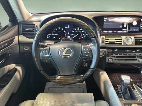 Used 2017 Lexus LS 460 L w/ Ultra Luxury Package AWD/4WD image 19