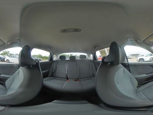 Used 2025 Kia K4 LXS image 41