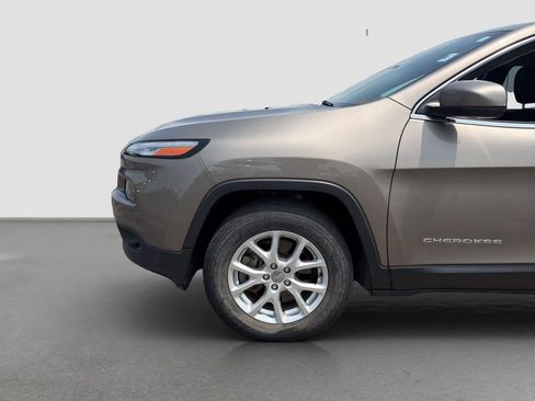Used 2016 Jeep Cherokee Latitude w/ Comfort/Convenience Group AWD/4WD image 22