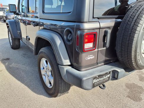 Used 2021 Jeep Wrangler Unlimited Sport image 23