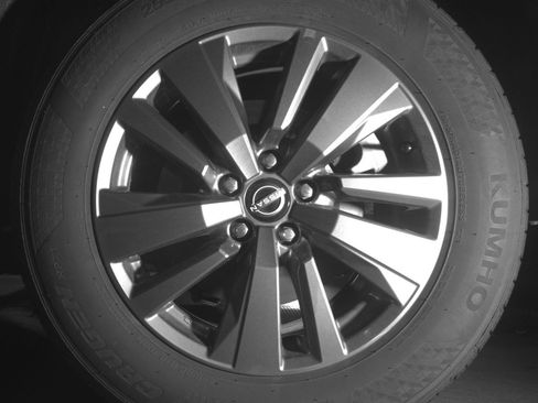 Used 2025 Nissan Pathfinder SV image 14