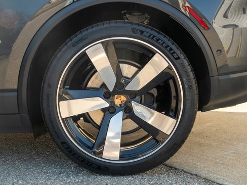 New 2026 Porsche Macan 4 Electric image 16