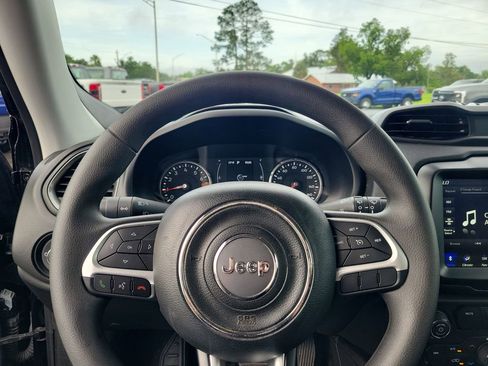 Used 2023 Jeep Renegade Latitude AWD/4WD image 19