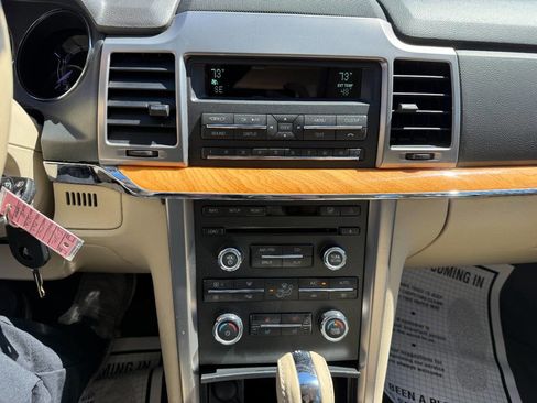 Used 2011 Lincoln MKZ image 22