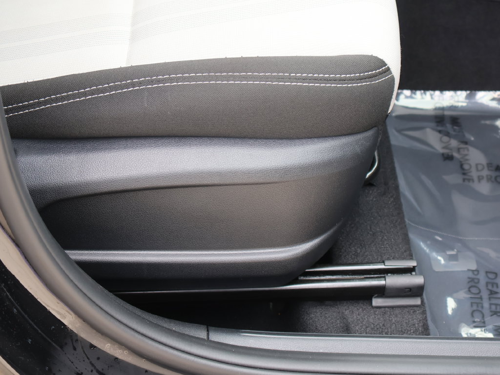 Used 2025 Hyundai Venue SEL FWD image 9