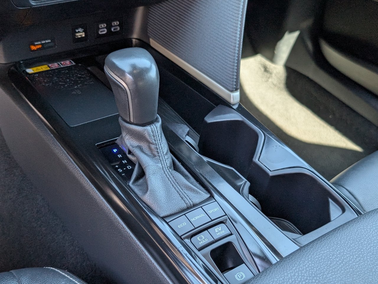 Used 2025 Toyota Camry SE FWD image 16